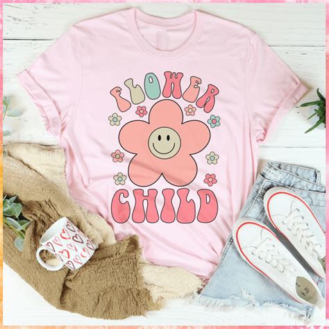 "Smiley Flower Child Tee" 🍑 Sold by: PeachySunday.com #homeschoolmama #mamalife #shopping Buying ...
