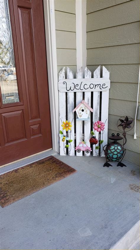 picket fence welcome sign | Christmas signs wood, Wood signs, Wood fence