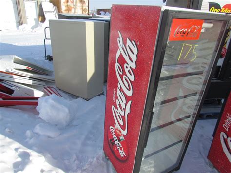 COCA-COLA COOLER (GLASS DOOR) - Schmalz Auctions