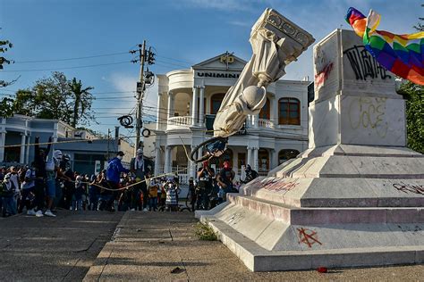 La 'purga' a las estatuas de Cristóbal Colón continúa en Colombia | Internacional