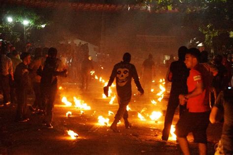 Attending The Crazy Fireball Festival (Bolas de Fuego) in Nejapa, El ...