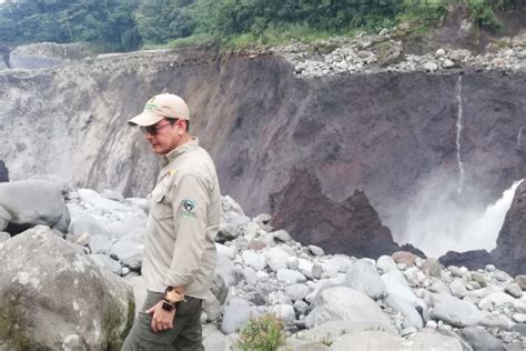 Why did Ecuador's tallest waterfall suddenly disappear?