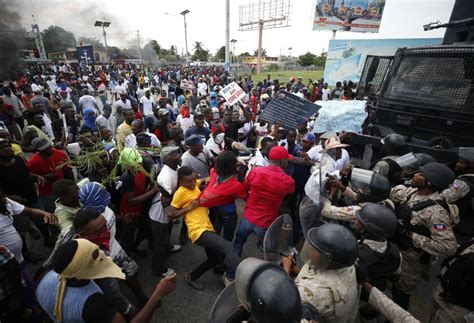 Thousands in Haiti clash with police as they demand president's ouster - Los Angeles Times