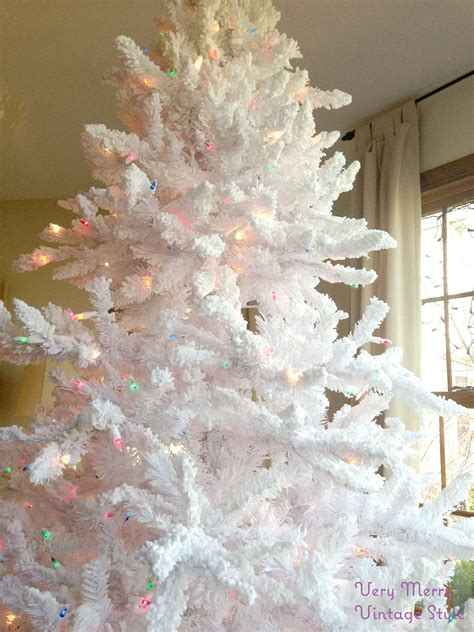 Very Merry Vintage Syle: Putting Up the {White Flocked} Christmas Tree