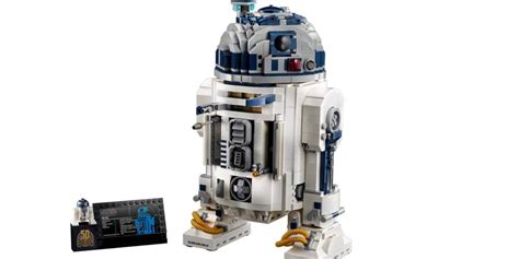 LEGO R2-D2 Model Builds Star Wars Movie-Accurate Functions