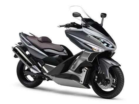 Yamaha T-Max 750: Και ένας, και δύο, και τρεις κύλινδροι!