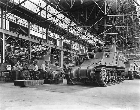 M3 Lee medium tanks on assembly line at the Chrysler Corporation's Tank ...