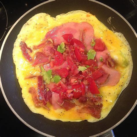 Brittany Mitchell on Instagram: “Omelet time!! Ham, bacon, avocado and tomato #breakfast # ...