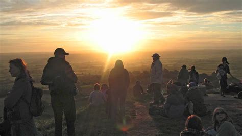 Summer Solstice Sunrise 2010 Glastonbury Tor - YouTube