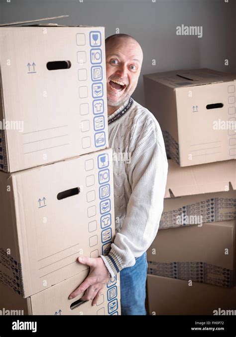 People moving house, man carrying moving boxes Stock Photo - Alamy