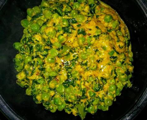 Methi Matar Malai Recipe | Fenugreek & Peas Curry - VegeCravings