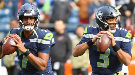 Seahawks' Geno Smith Surprisingly Continues To Outduel Russell Wilson