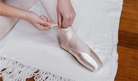 pointe shoes ribbon placement - devilplayingchesspainting