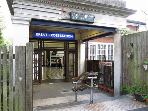 Brent Cross tube station - entrance off... © Mike Quinn cc-by-sa/2.0 :: Geograph Britain and Ireland