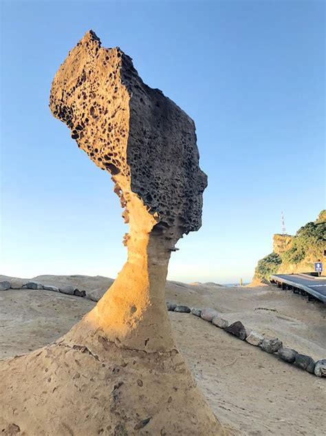 A photograph of ‘Queen’s Head’ shown in Taipei altered a fishing ...