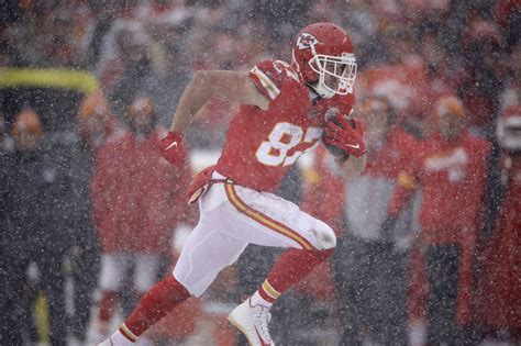 Chiefs' Kelce continues to set records for NFL tight ends