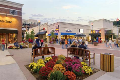 Treat Yourself to Branson's Outlet Malls - ThousandHills.com