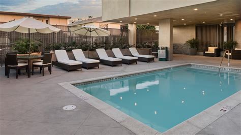 Hotel Amenities - Hampton Inn & Suites Los Angeles/Hollywood