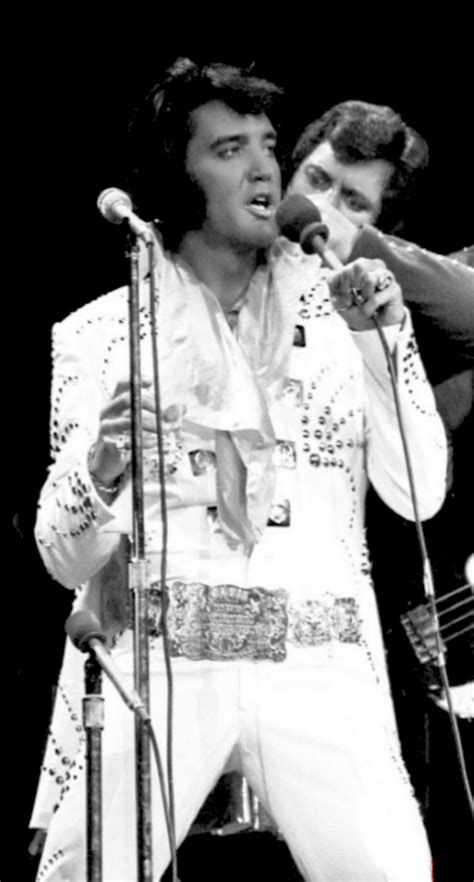 ELVIS LIVE ON STAGE IN 1972 | Elvis presley pictures, Elvis presley concerts, Elvis presley photos