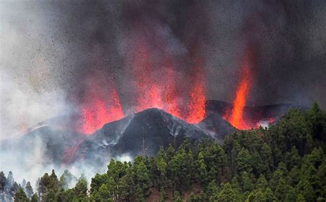 Las mejores imágenes de la erupción del volcán de La Palma | Vídeos | EL PAÍS