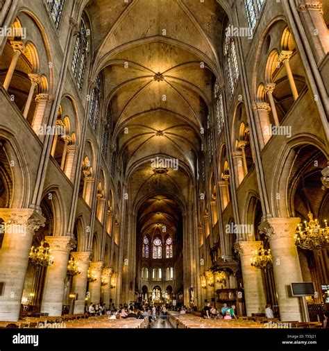 Cathedral of notre dame altar paris hi-res stock photography and images ...