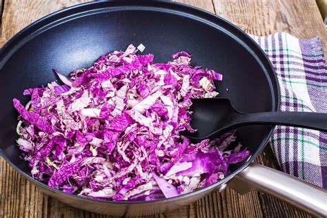 How to Shred Cabbage in A Food Processor - HowdyKitchen