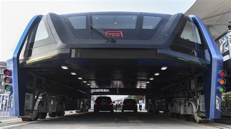 China's elevated bus: Futuristic 'straddling bus' hits the road - BBC News