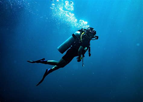 Egyptian Scuba Diver Makes World Record By Staying Underwater For More ...