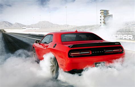 2015 Dodge Challenger SRT Hellcat-burnout – PerformanceDrive