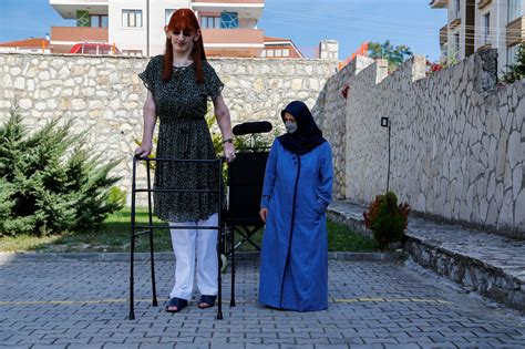 World's tallest woman Rumeysa says it's OK to stand out | Daily Sabah