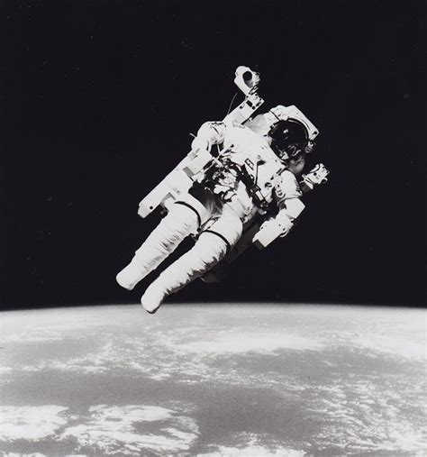 Robert Gibson/ NASA - Astronaut Bruce McCandless first - Catawiki