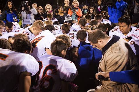 Supreme Court rules in favor of Washington football coach's prayer