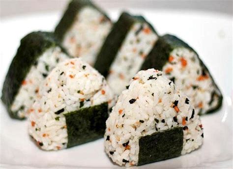 Resep Cara Membuat Nasi Kepal Jepang (Onigiri)