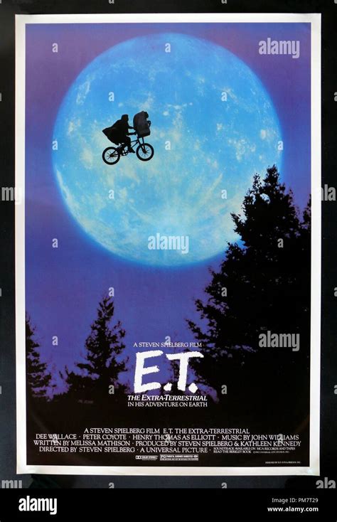 E t extra terrestrial poster 1982 universal hi-res stock photography ...