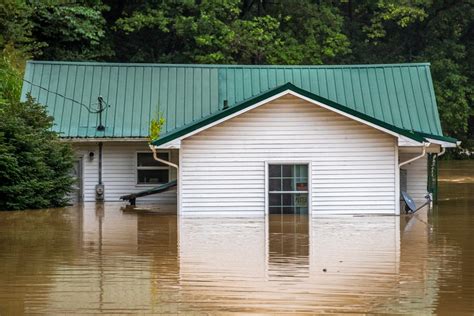 Kentucky floods: At least 30 killed with more rainfall expected - National | Globalnews.ca