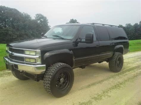 lifted k2500 (3/4 ton) turbo diesel suburban (VERY NICE!) - Pirate4x4.Com : 4x4 and Off-Road Forum