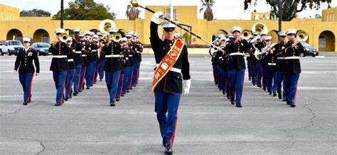 Marine Band San Diego on the march. 2012 : r/militarybands