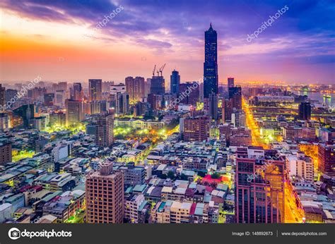 Kaohsiung, Taiwan Skyline — Stock Photo © sepavone #148892673