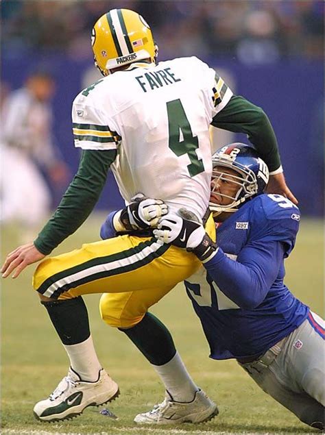 Michael Strahan HOF sacks Favre for the record | Football, New york giants football, Football ...