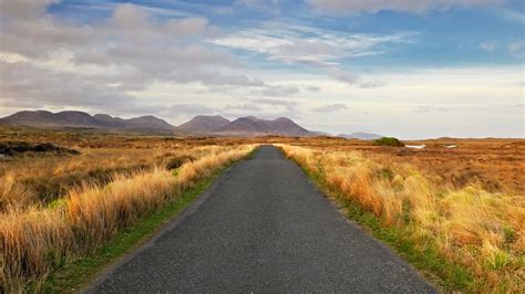 A quintessentially Irish way to travel - BBC Travel