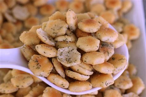 This Delicious And Easy Appetizer Uses A Bag Of Oyster Crackers—And That's About It