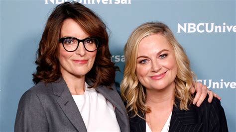 Tina Fey, Amy Poehler Returning to Cohost 2021 Golden Globe Awards