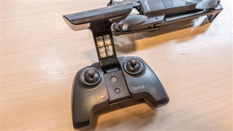 Parrot Anafi review: Parrot Anafi folding 4K HDR drone flies for 25 ...