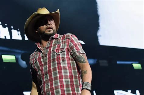 Jason Aldean's 'Rearview Town' Tops Billboard's All-Genre Chart