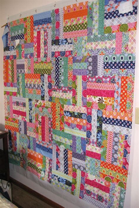 Best 25+ Strip quilts ideas on Pinterest | Strip quilt ... | Scrap ...