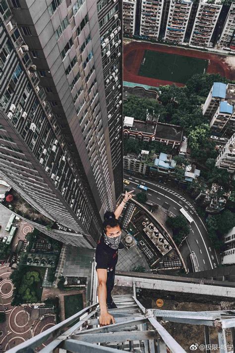 Wu Yongning: Photos Of The Late Chinese Rooftopper Daredevil – Hollywood Life