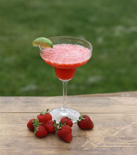 Fresh Strawberry Margarita Recipe | Liz Rotz