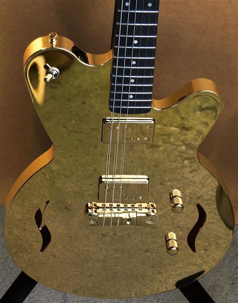 18 K gold guitar! news - Audiofanzine