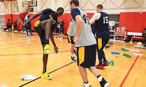 Bol Bol put up shots with the Nuggets pre-game on Tuesday