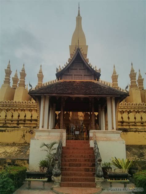 Vientiane - Pha That Luang inside 1 - Jonathan Lee